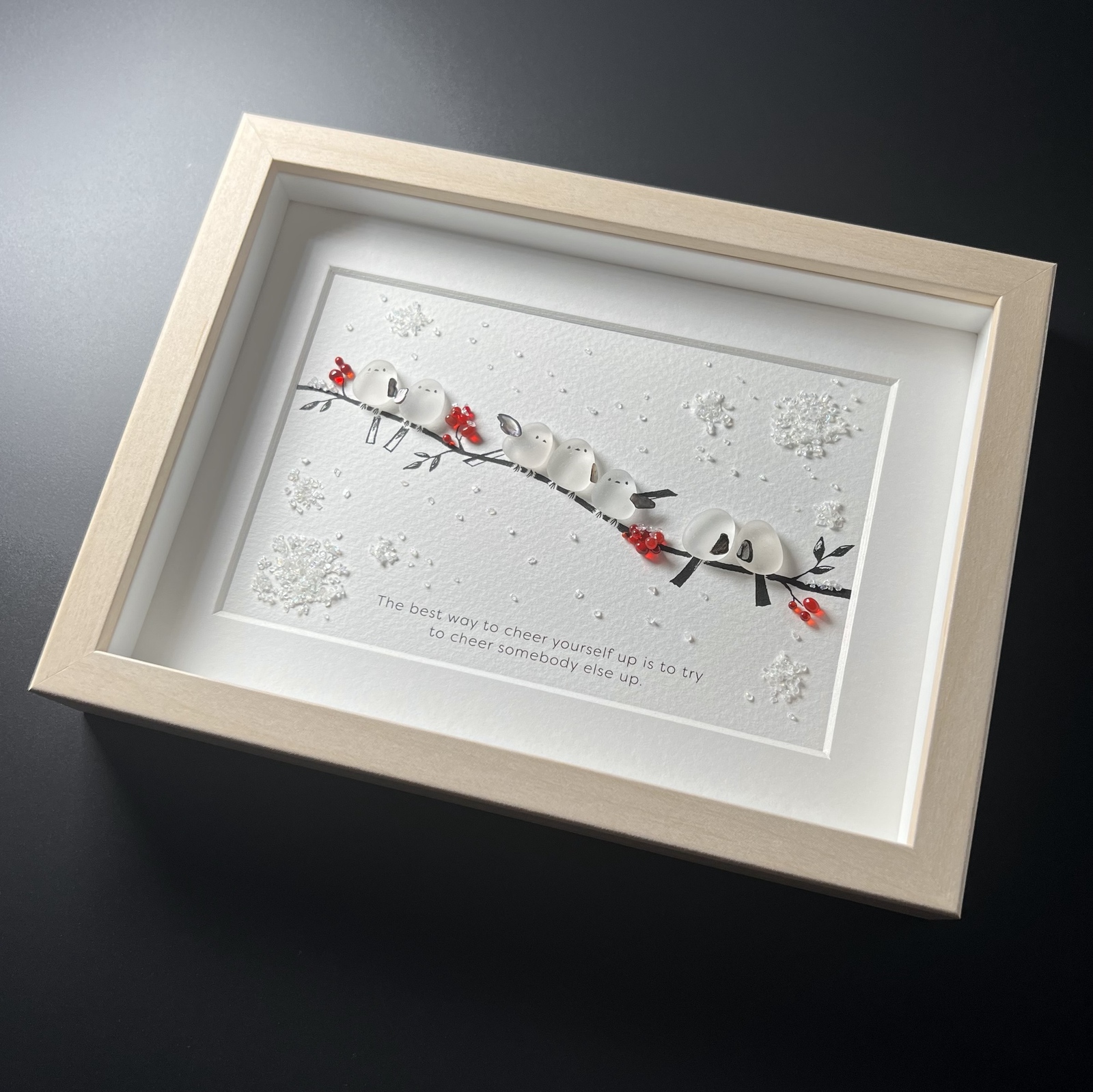 シーグラスアート『シマエナガ(団子)』 フレームアート/壁掛け