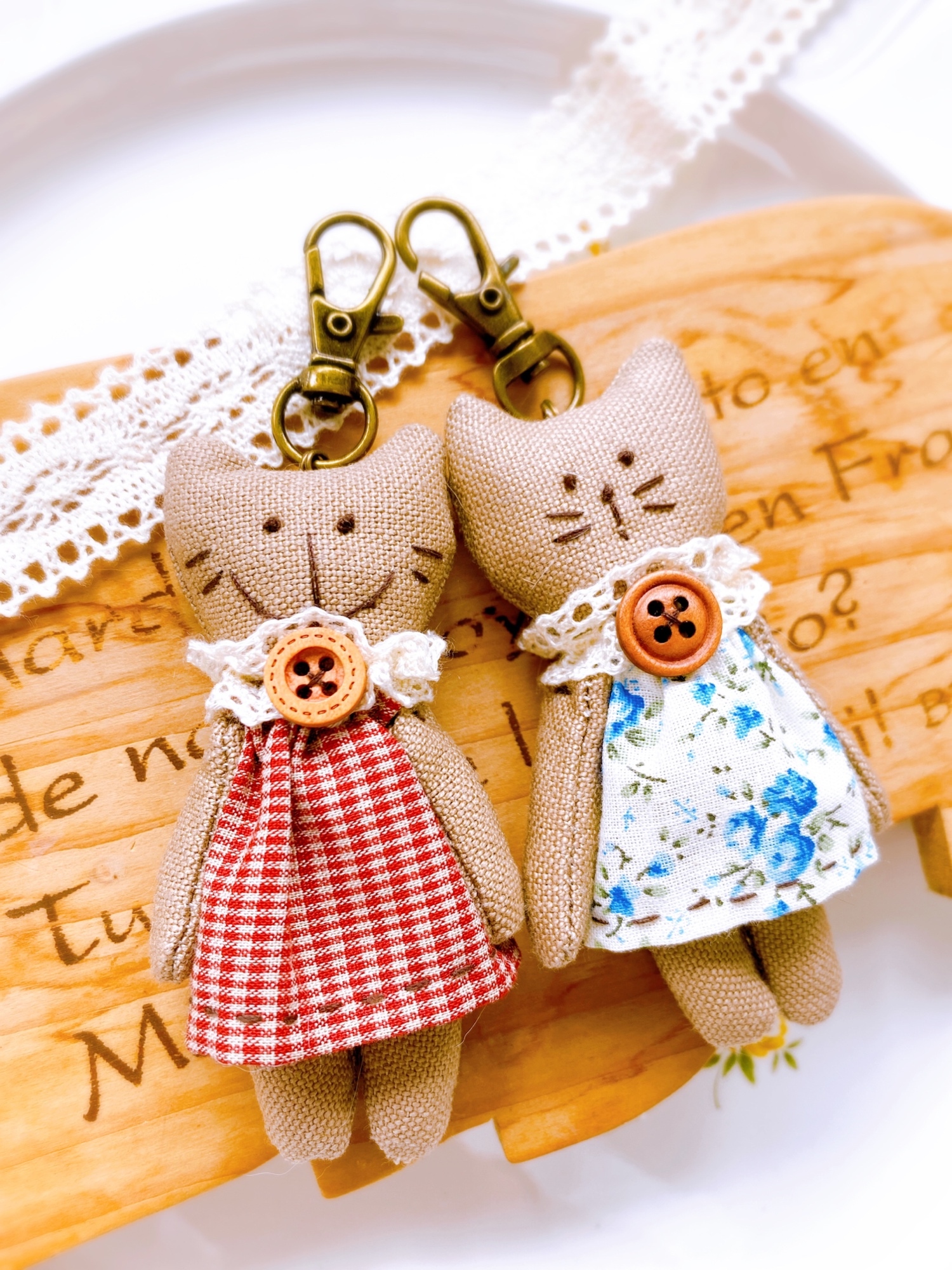 カントリードールチャーム♡猫♡刺繍＆送料無料♡お守りにも