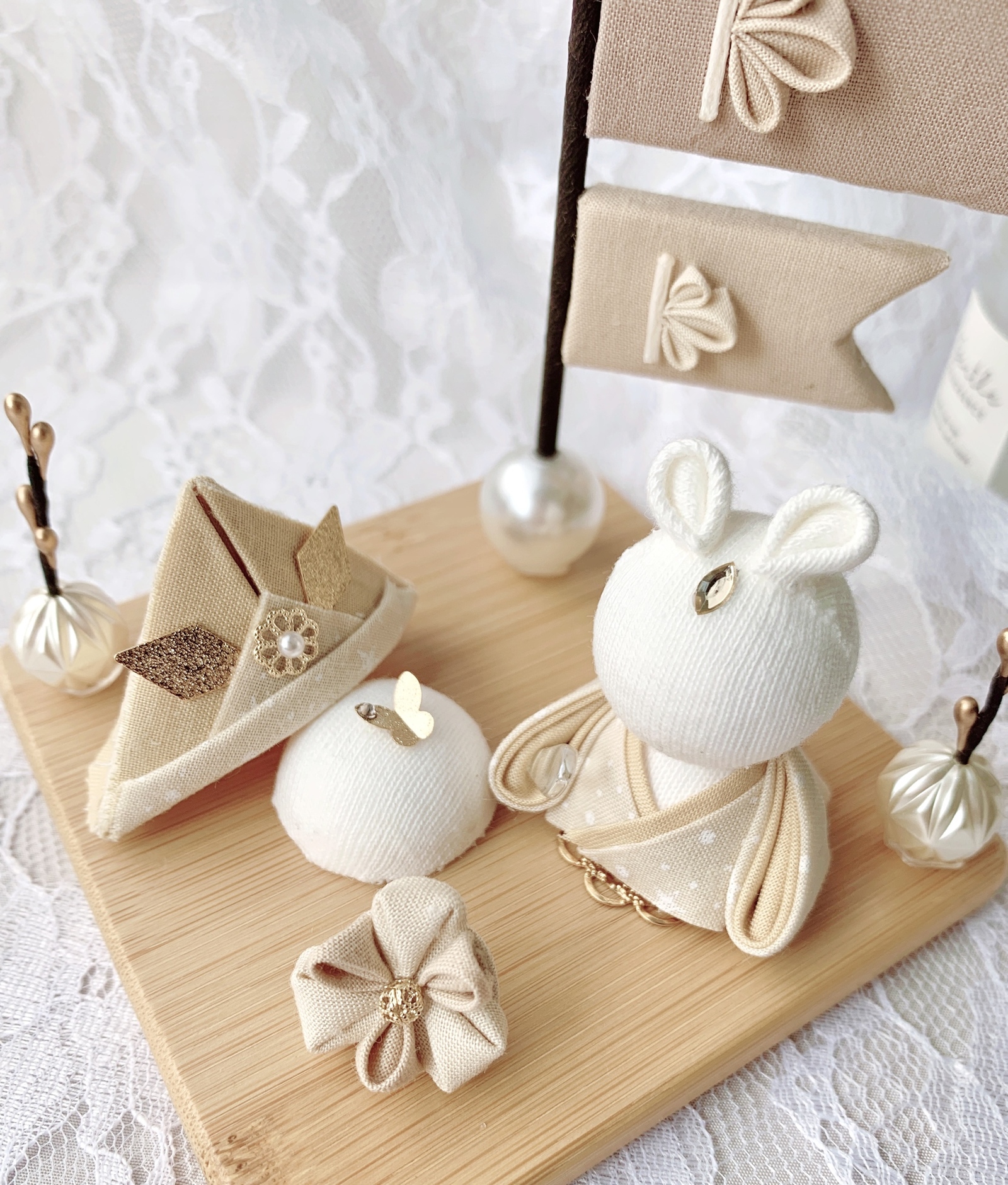 受注生産】つまみ細工のうさ兜 五月人形 鯉のぼり ナチュラル 中サイズ