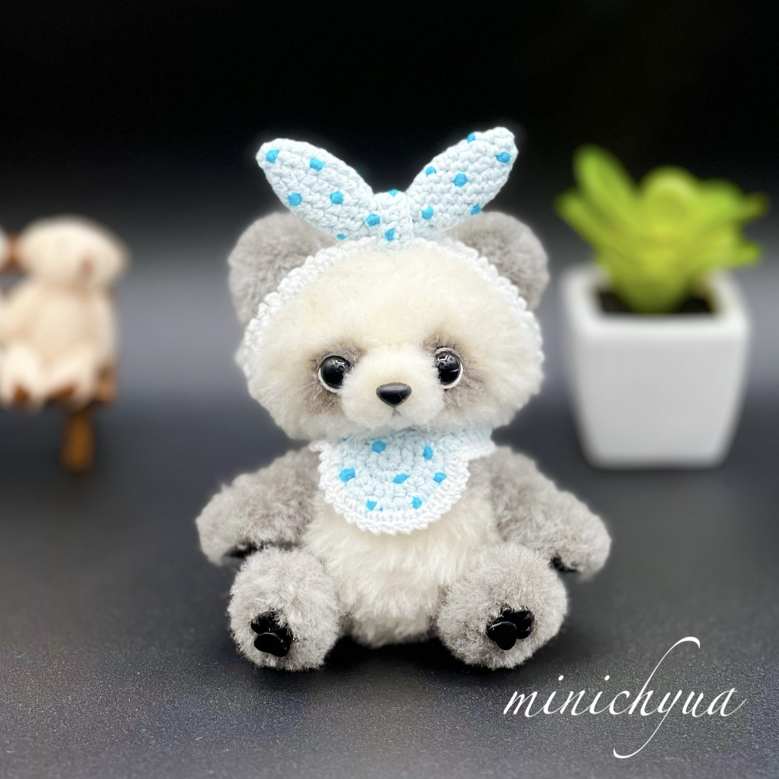 パクっと寝そべりキジトラ猫キーホルダー🐾あみぐるみ - MINICHYUA'S