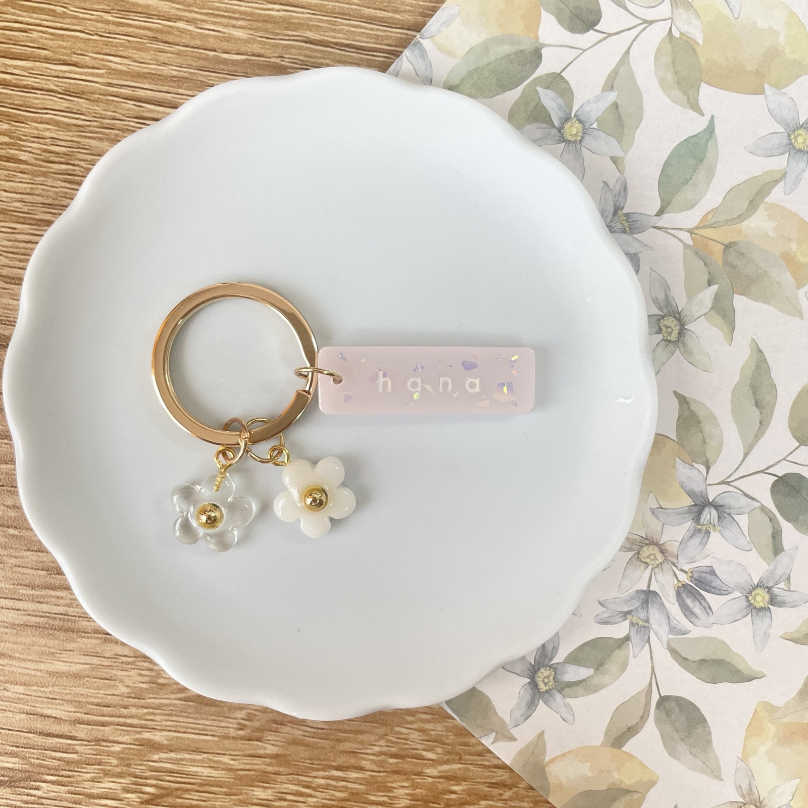 名入れ】カラフル ネームキーホルダー（ダブルフラワー）【ギフト や