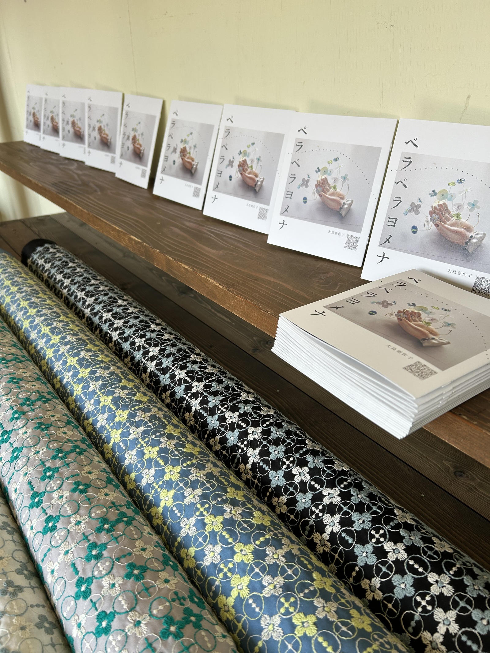 刺繍布＜ペラペラヨメナ＞綿キャンブリック グレー50センチ - 音の絵