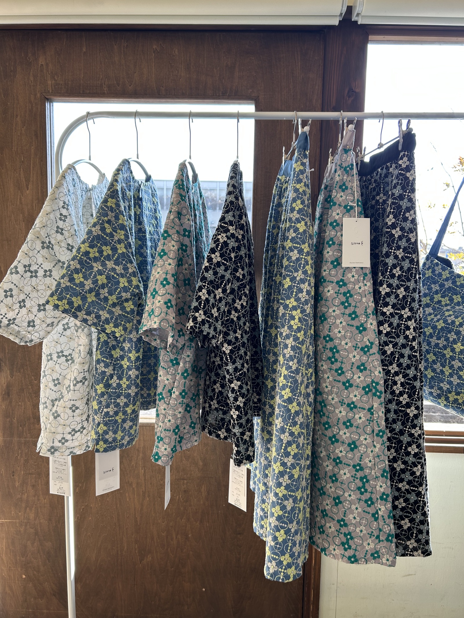 刺繍布＜ペラペラヨメナ＞綿キャンブリック グレー50センチ - 音の絵