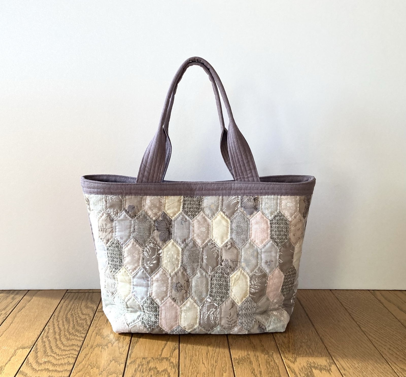 ご注文品 スーちゃんとハウスのパッチワークキルトバッグ② - lilla