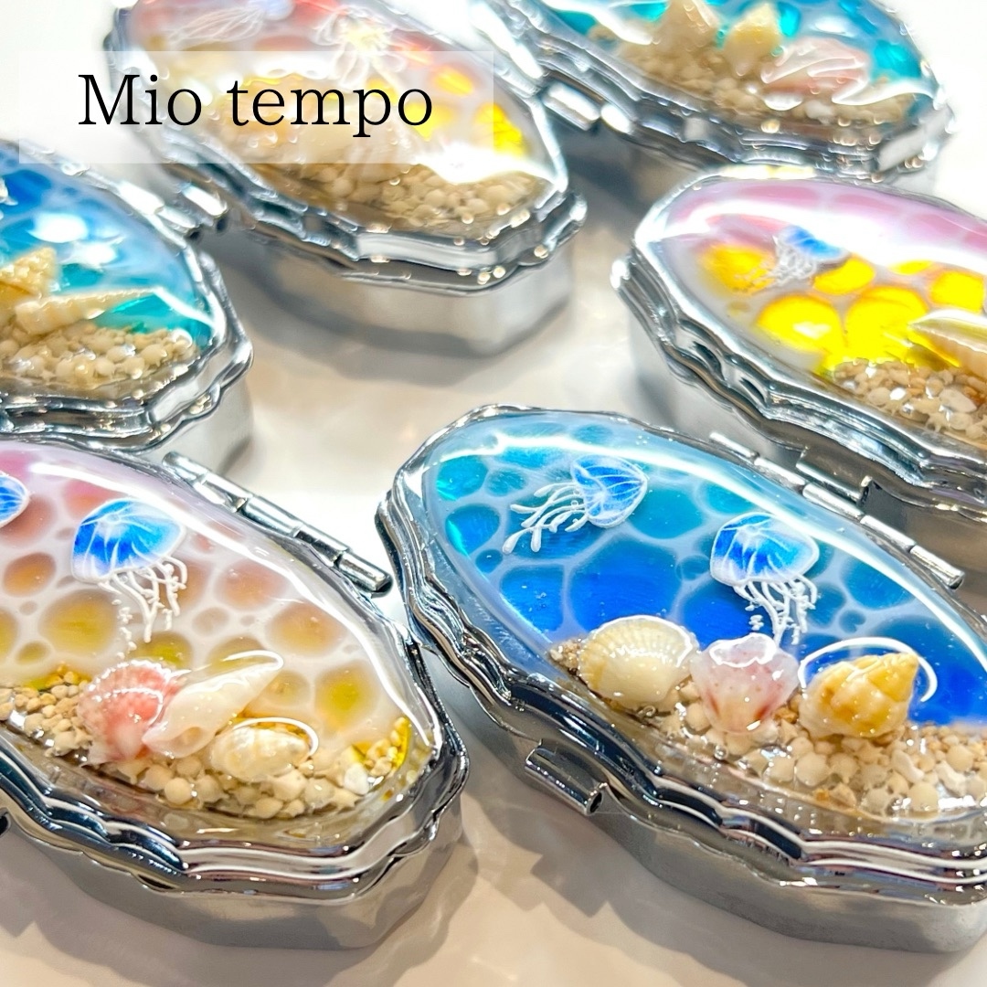 うさぎの手刺繍コンパクトミラー - shocoly | minne byGMOペパボ 国内