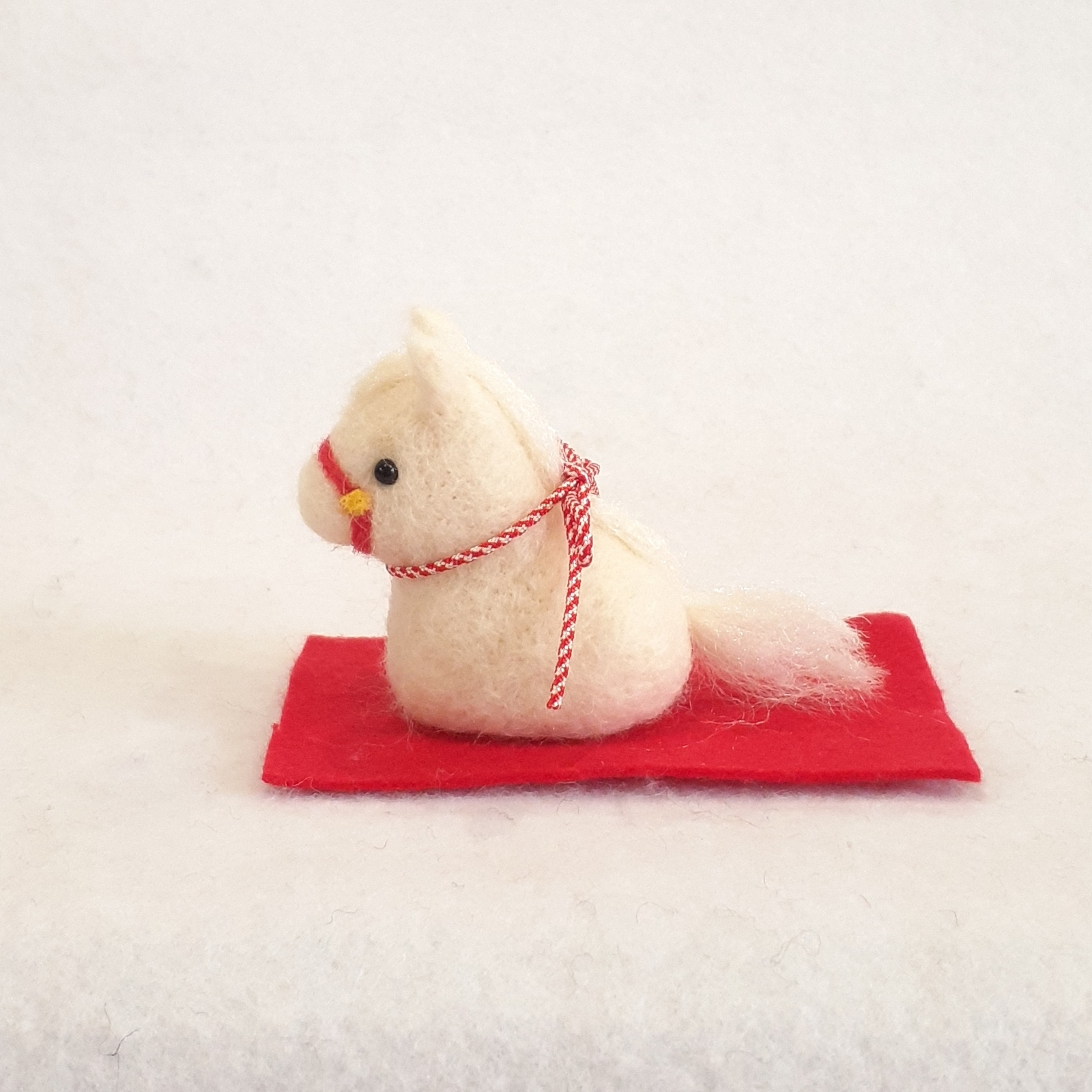 ねずみ屋の羊毛フェルトの干支飾り 午年 ミニミニ馬（ミルクチョコ