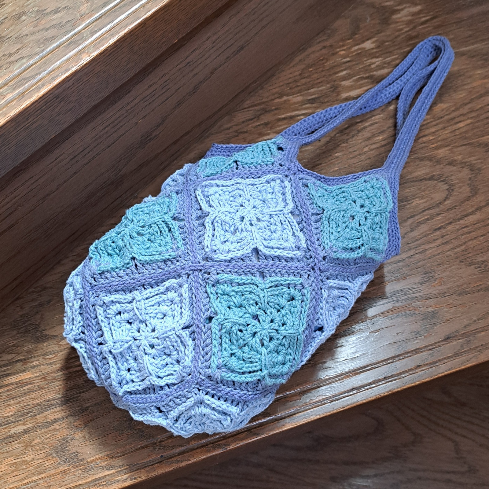 オパール毛糸で編んだグラニースクエアモチーフのブランケット