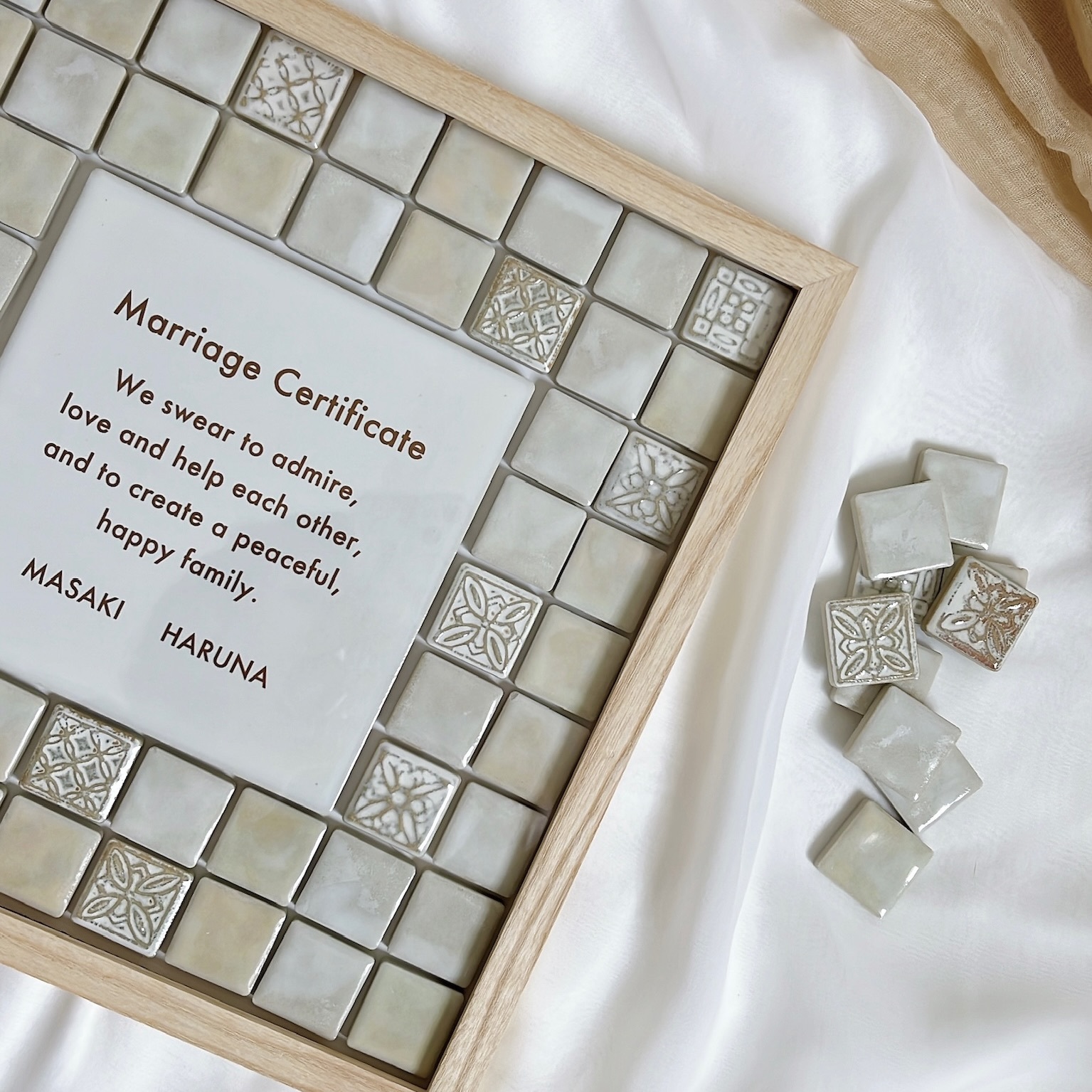 Design B ] 宝石のようなミニラスティカタイルの結婚証明書 - RIUM