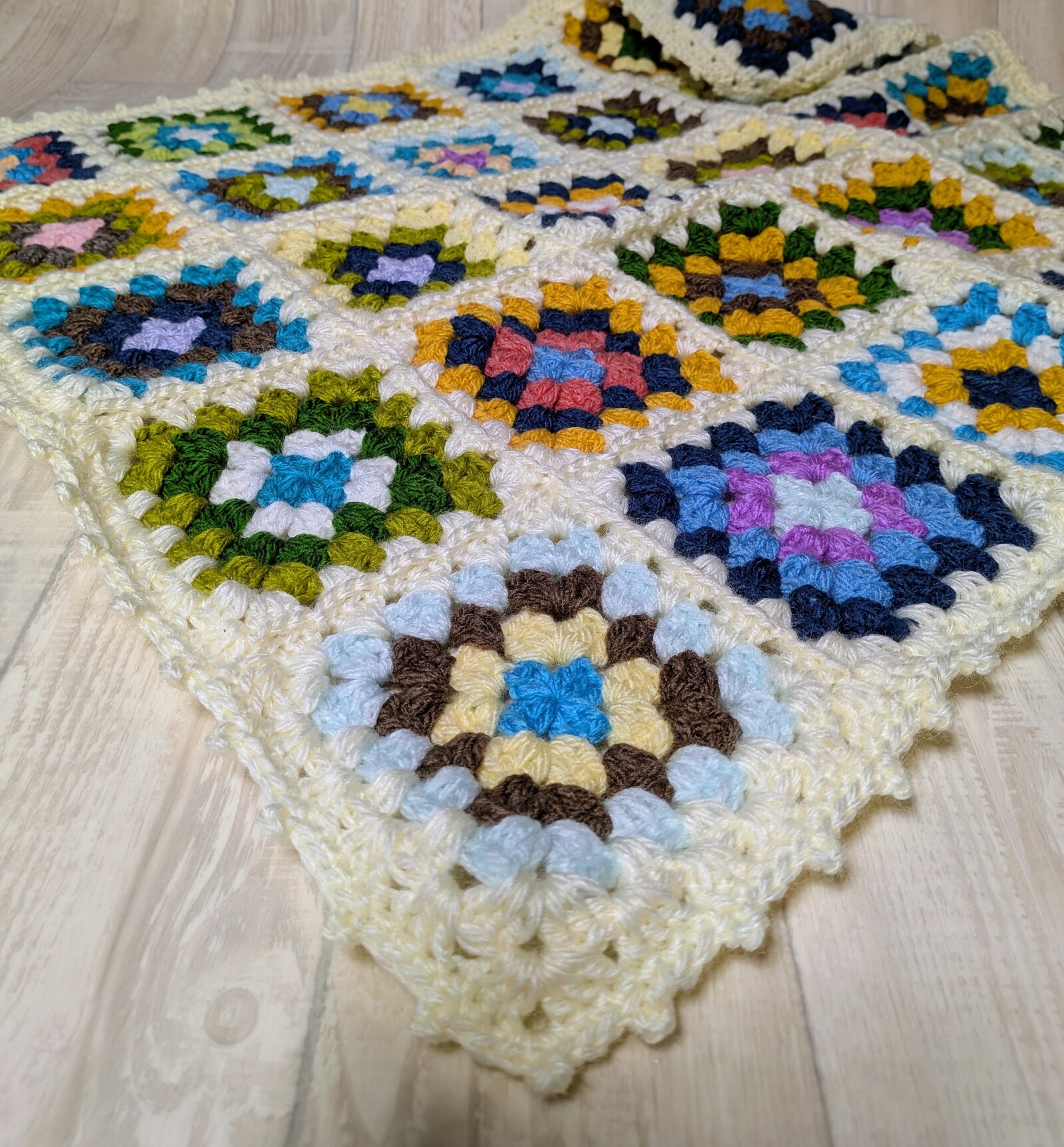 グラニースクエア ブランケット Colorful かぎ針編み モチーフ編み