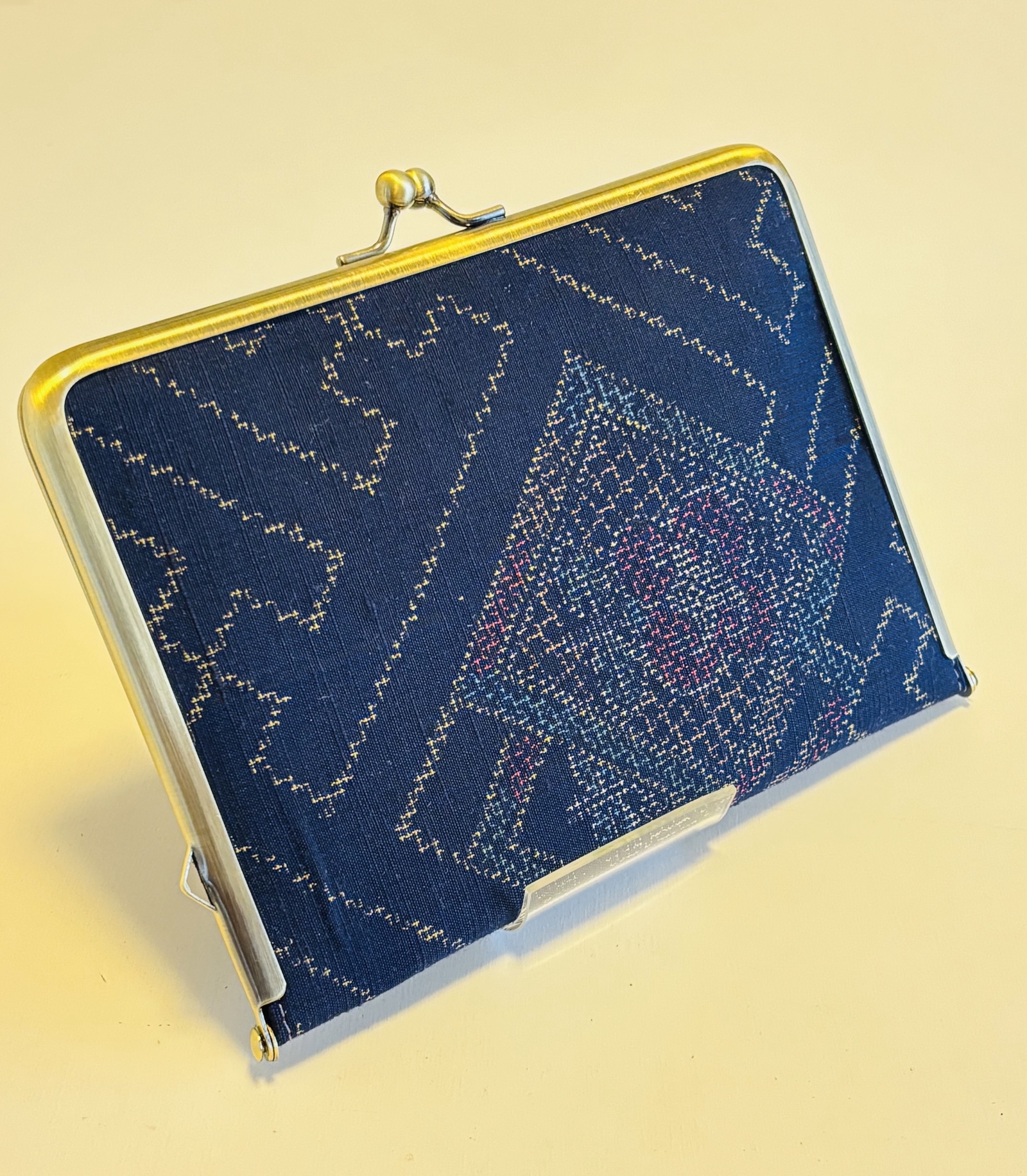 ミナペルホネン（タンバリン ネイビー）ボックス型がま口ポーチ（大