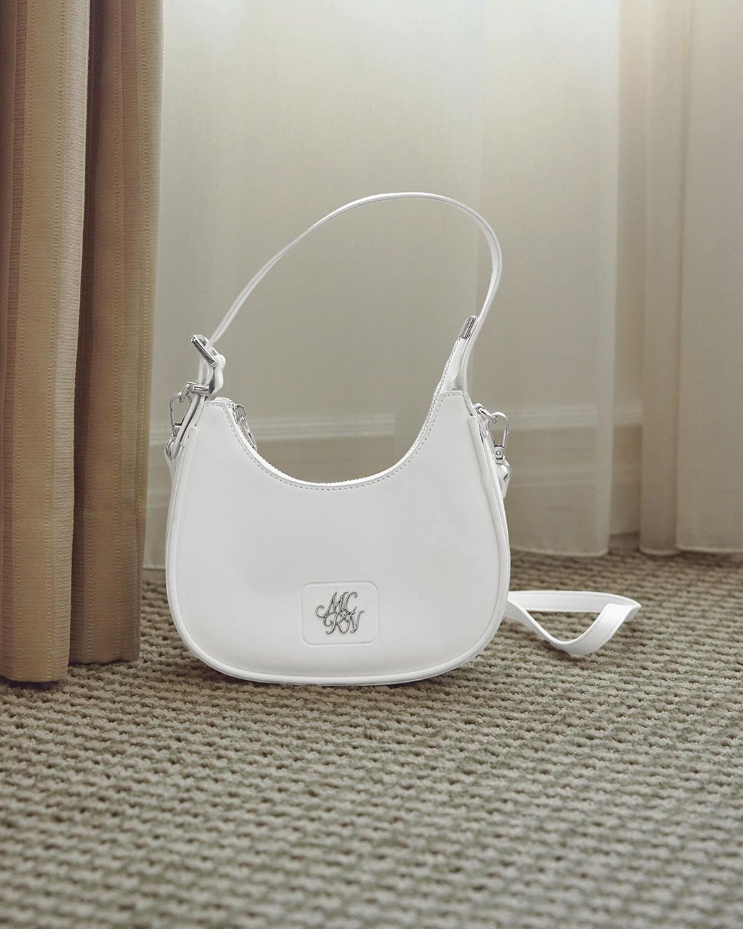 ハーフムーンショルダーバッグ ホワイト | ファッション通販＆メディア