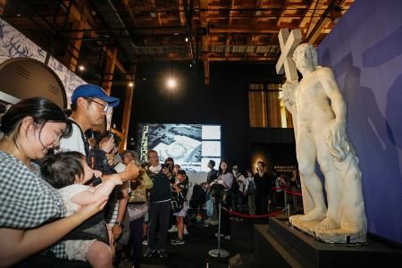 ミケランジェロの彫刻披露 万博、イタリア館で：山陽新聞デジタル