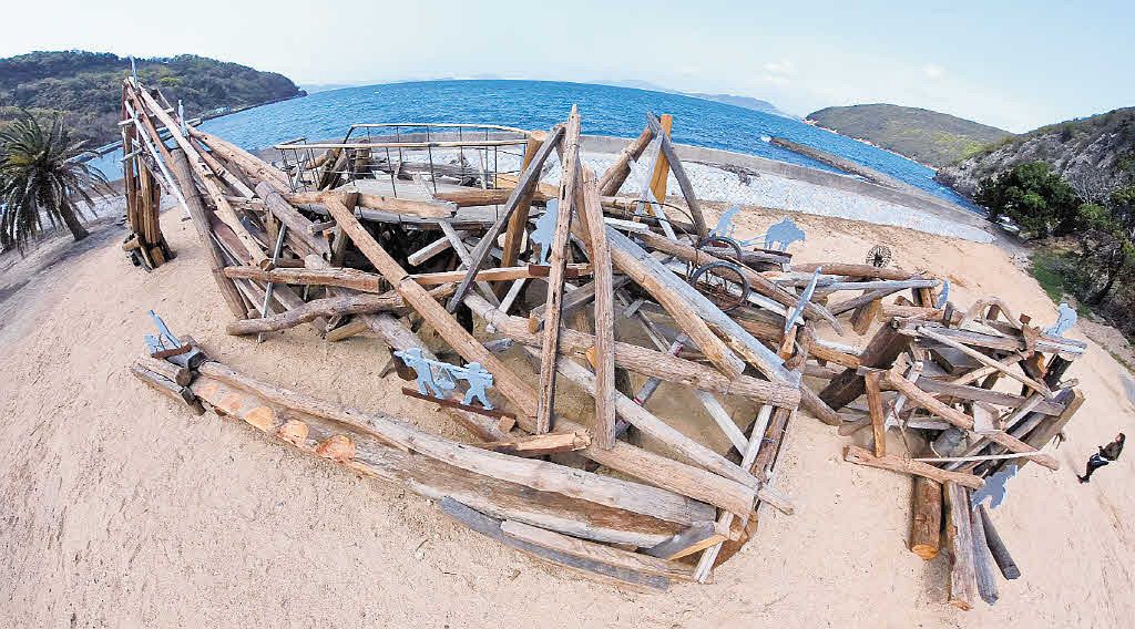 アートの旅へ 瀬戸芸2025年春（4）小豆島、豊島 地元の建材、漁具