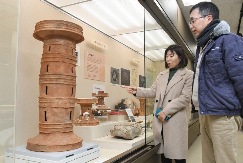 楯築遺跡出土の特殊器台 修復完了 岡山大考古学研、CFなど活用：山陽