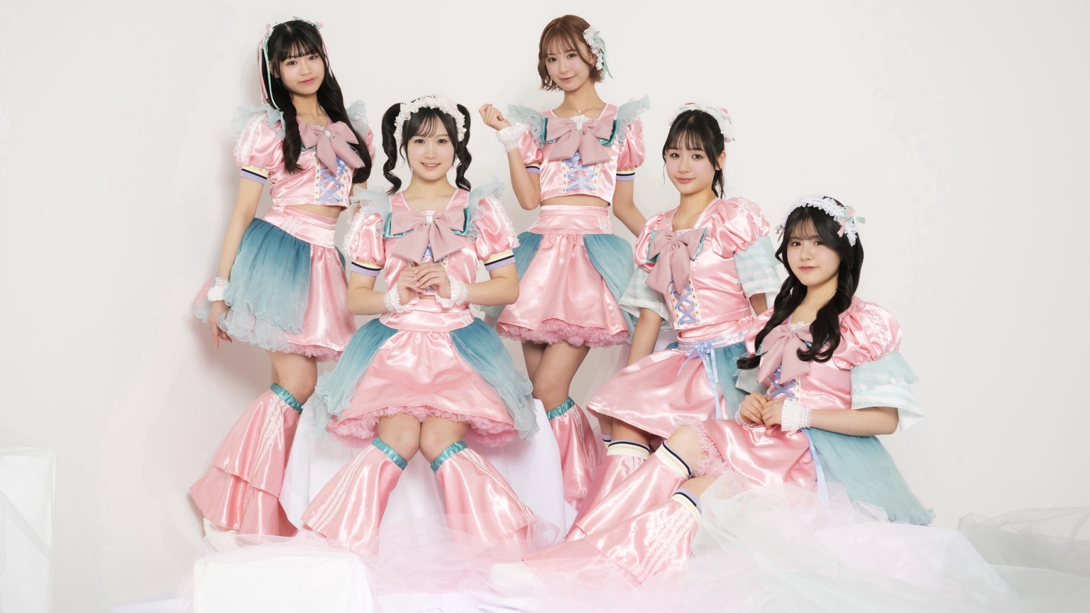 YUM!-TUK!の靴ひも結び中!｜SHOWROOM(ショールーム)