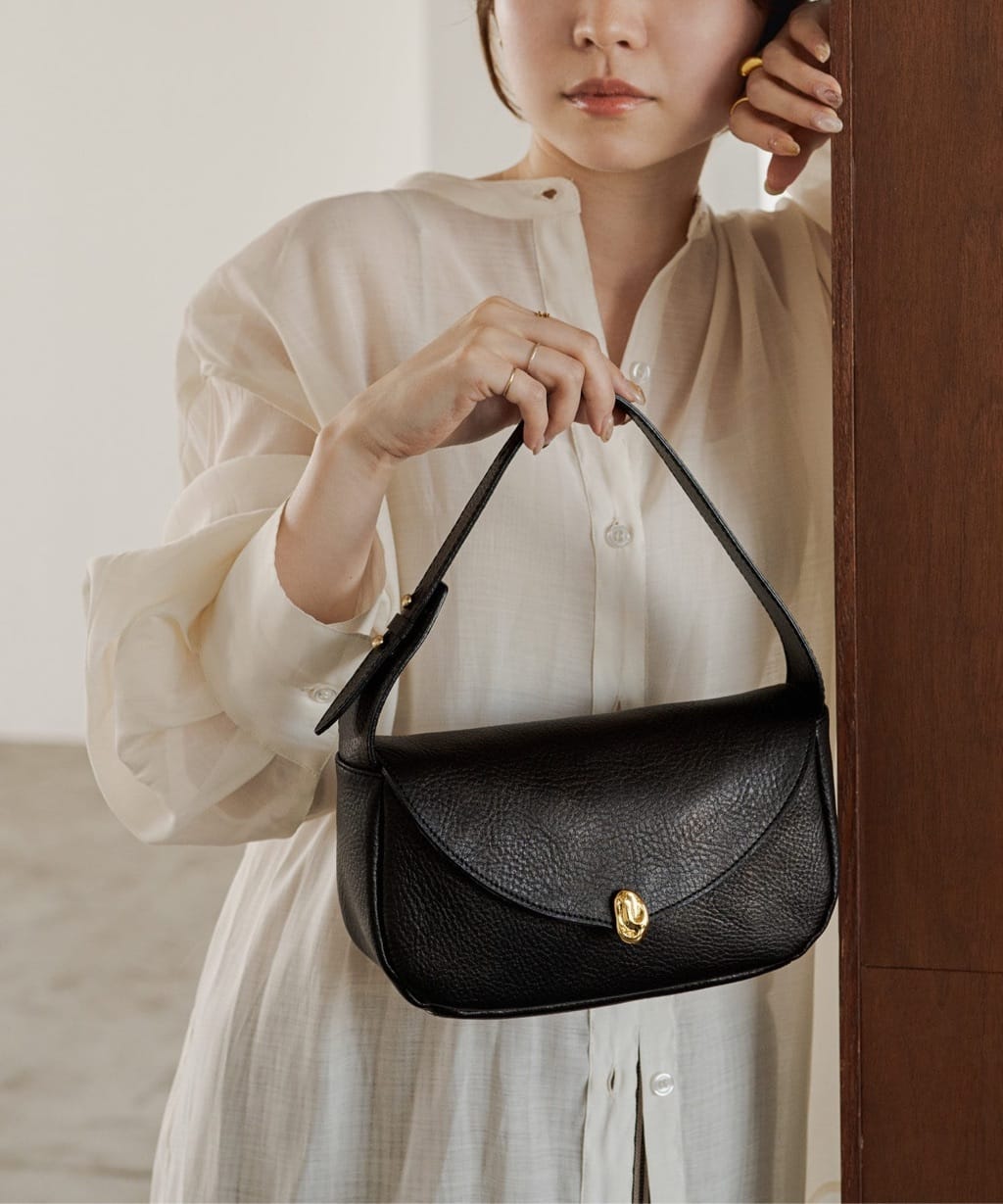 gem_by russet》レザーアイテムで大人レディスタイルに - russet