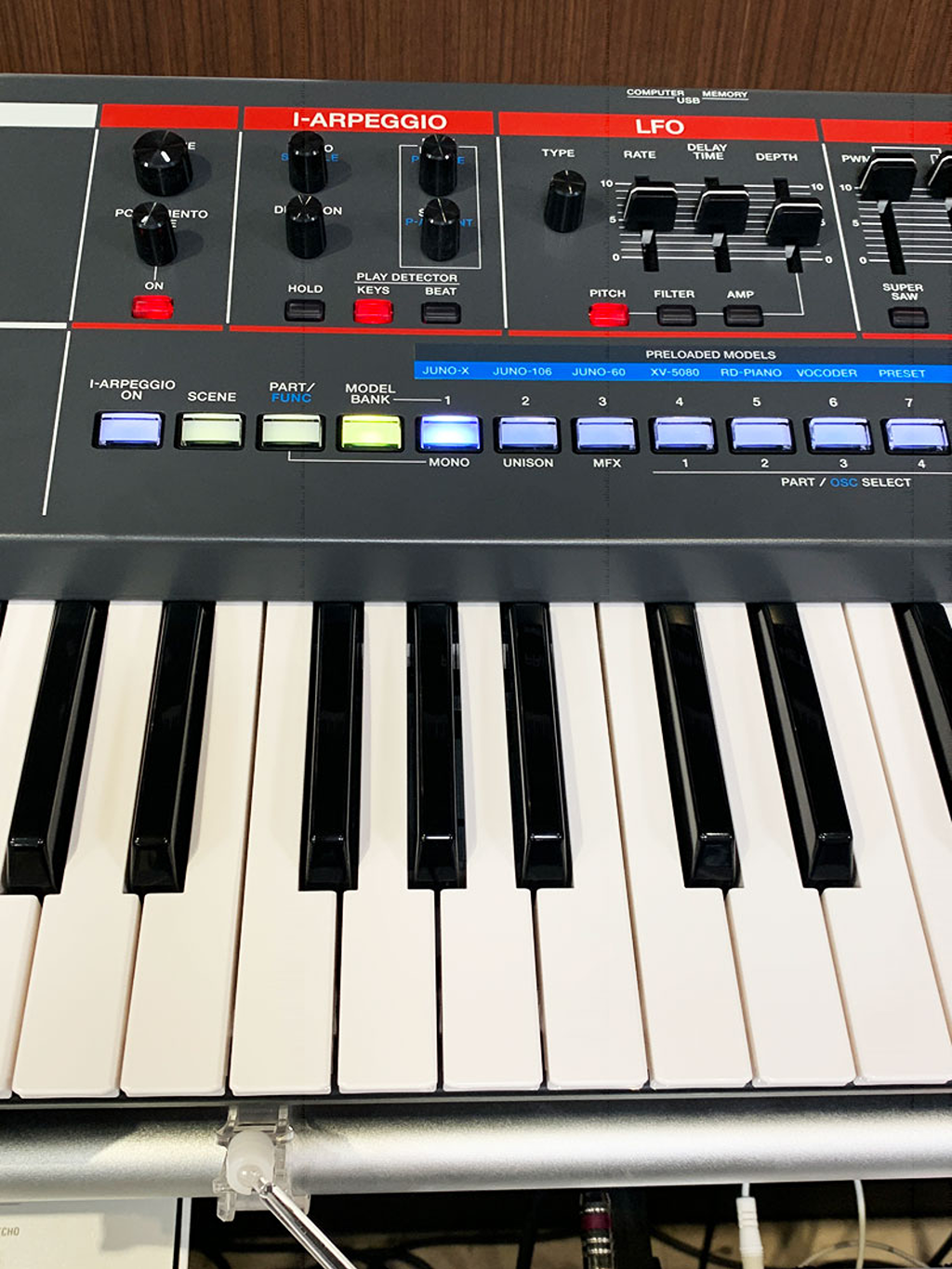 Roland JUNO-X Programmable Polyphonic Synthesizer シンセサイザー