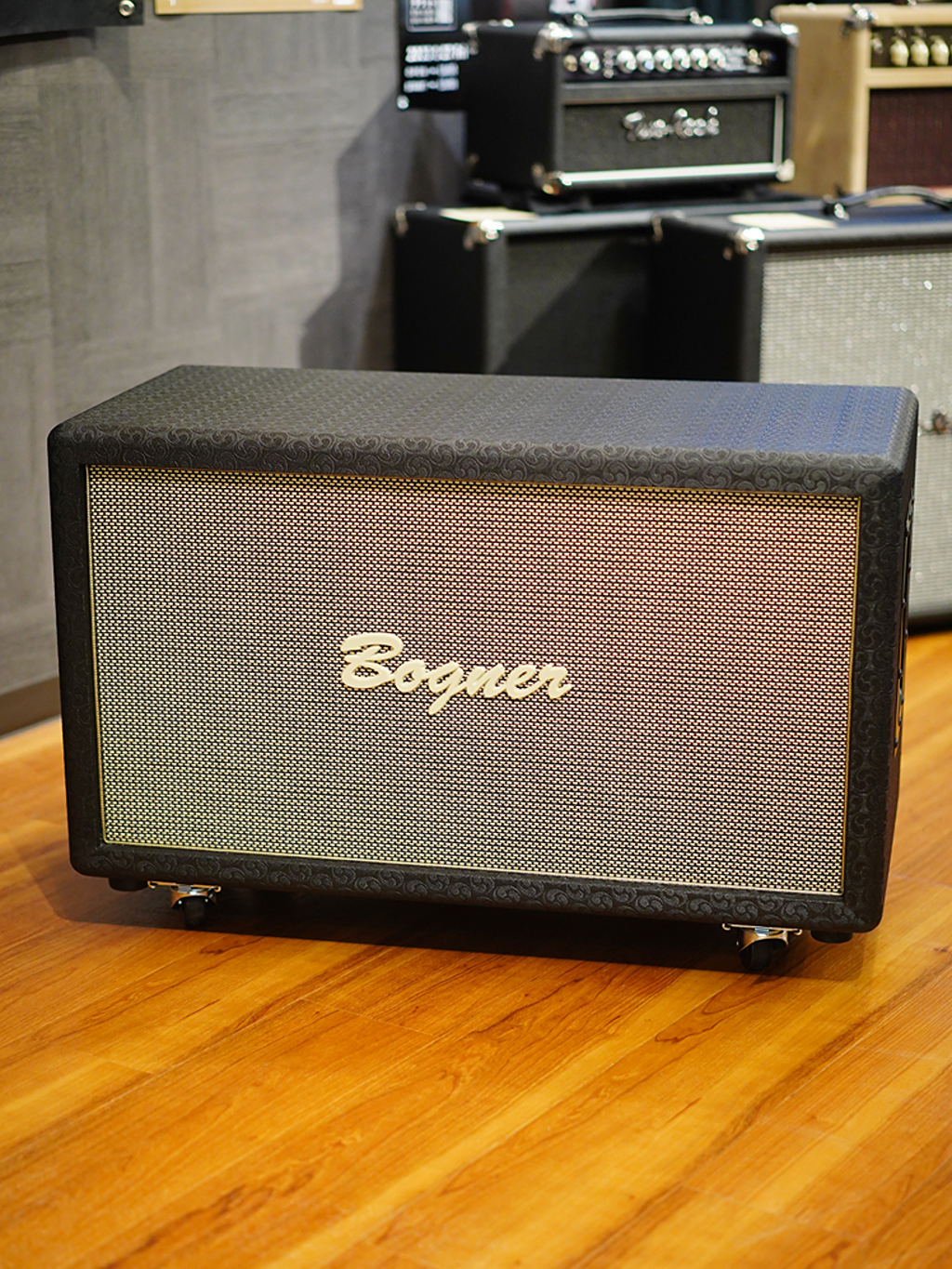 Bogner 2x12 Cabinet Closed Back (V30x2) Comet/Salt&Pepper 8Ω2024