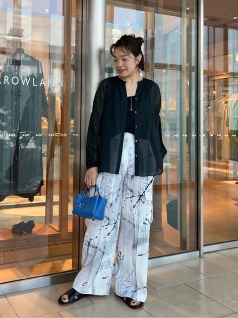 シャイニーオーガンジー シャーリングブラウス｜トゥモローランド 公式通販