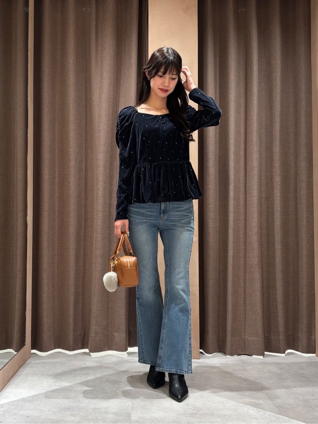 スタッフコーディネート】《店舗限定》ベロア刺繍ペプラムブラウス