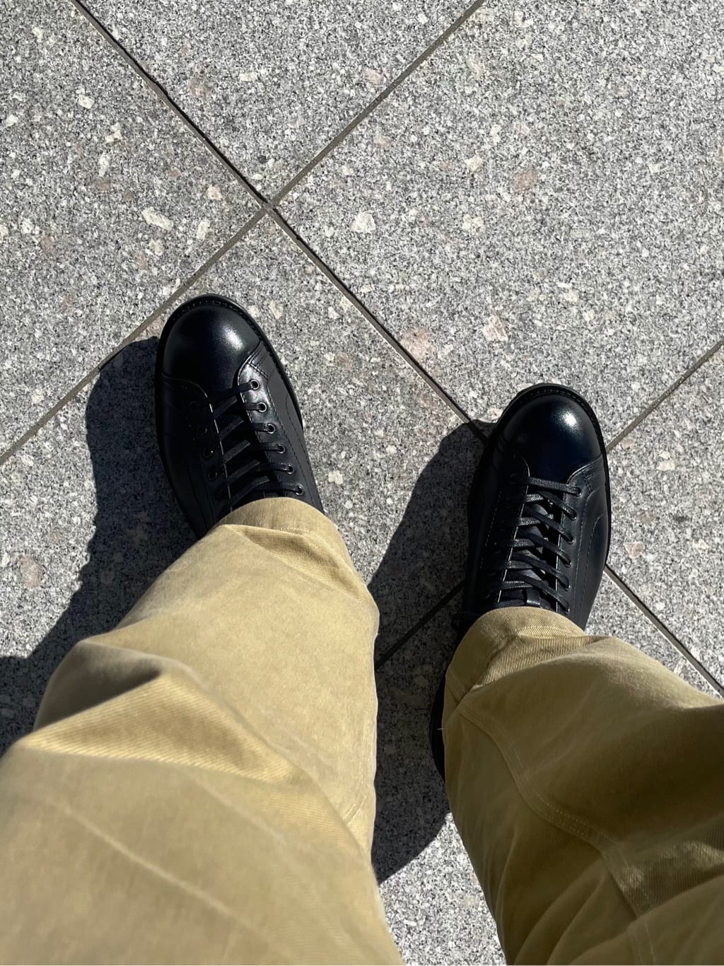 レースアップレザースニーカー GORE-TEXを使ったスタイリング（しみZOO