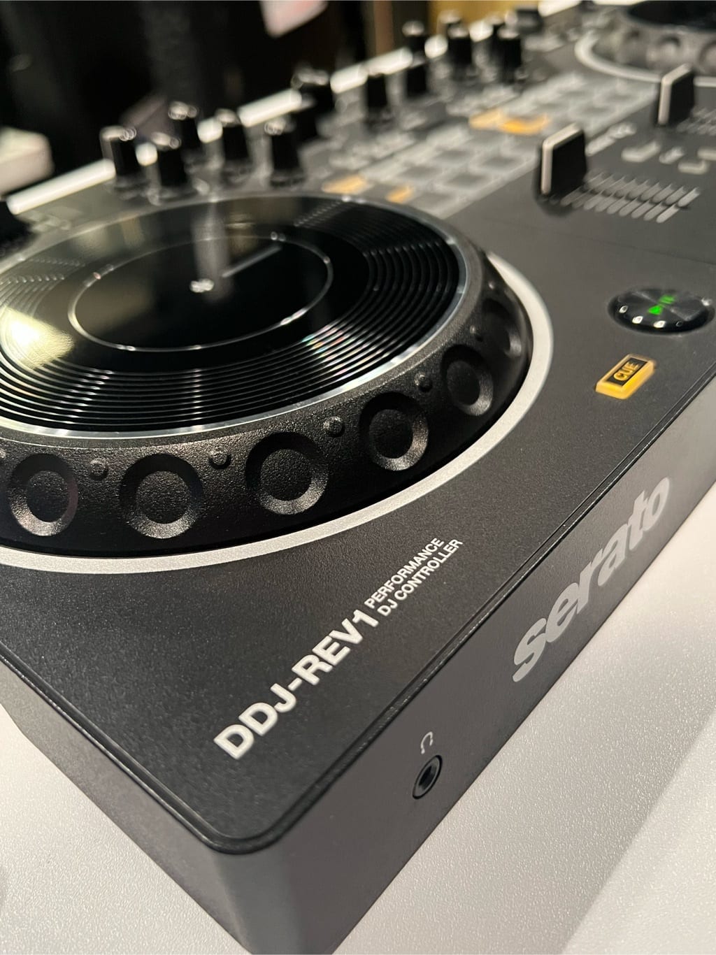 Pioneer DJ DDJ-REV1 【Serato DJ Lite 対応 DJコントローラー】2023