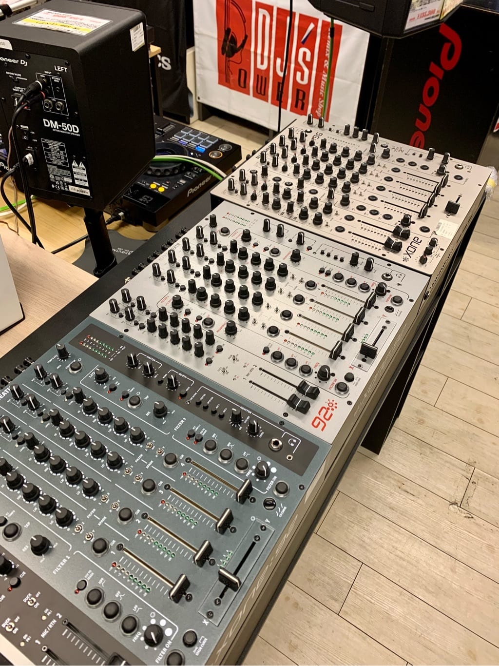 ALLEN&HEATH XONE:92 Mk2【4+2 チャンネル アナログDJミキサー
