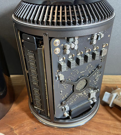 2016年製」Apple Mac Pro Late 2013/6コア/32GB/ SSD1TB/FirePro D500