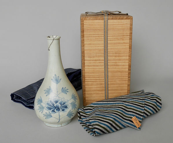 朝鮮美術 陶磁器 | 李朝白磁染付牡丹文瓶 | gallery陽々youyou | 山梨県