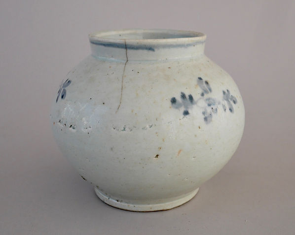 朝鮮美術 陶磁器 | 李朝白磁染付花文丸壺 李朝後期 19世紀 | gallery陽