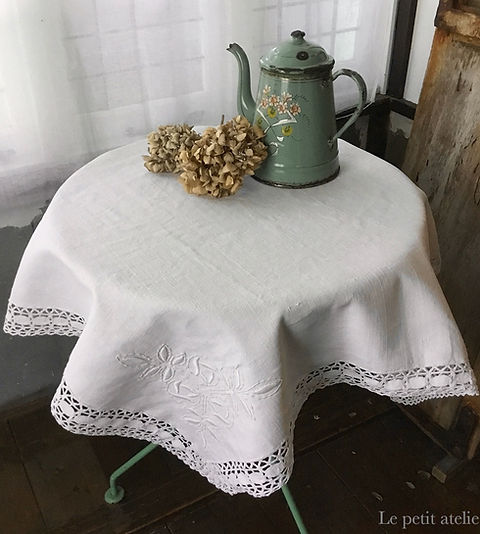 フランス アンティークの100センチ四方のテーブルクロス フランス