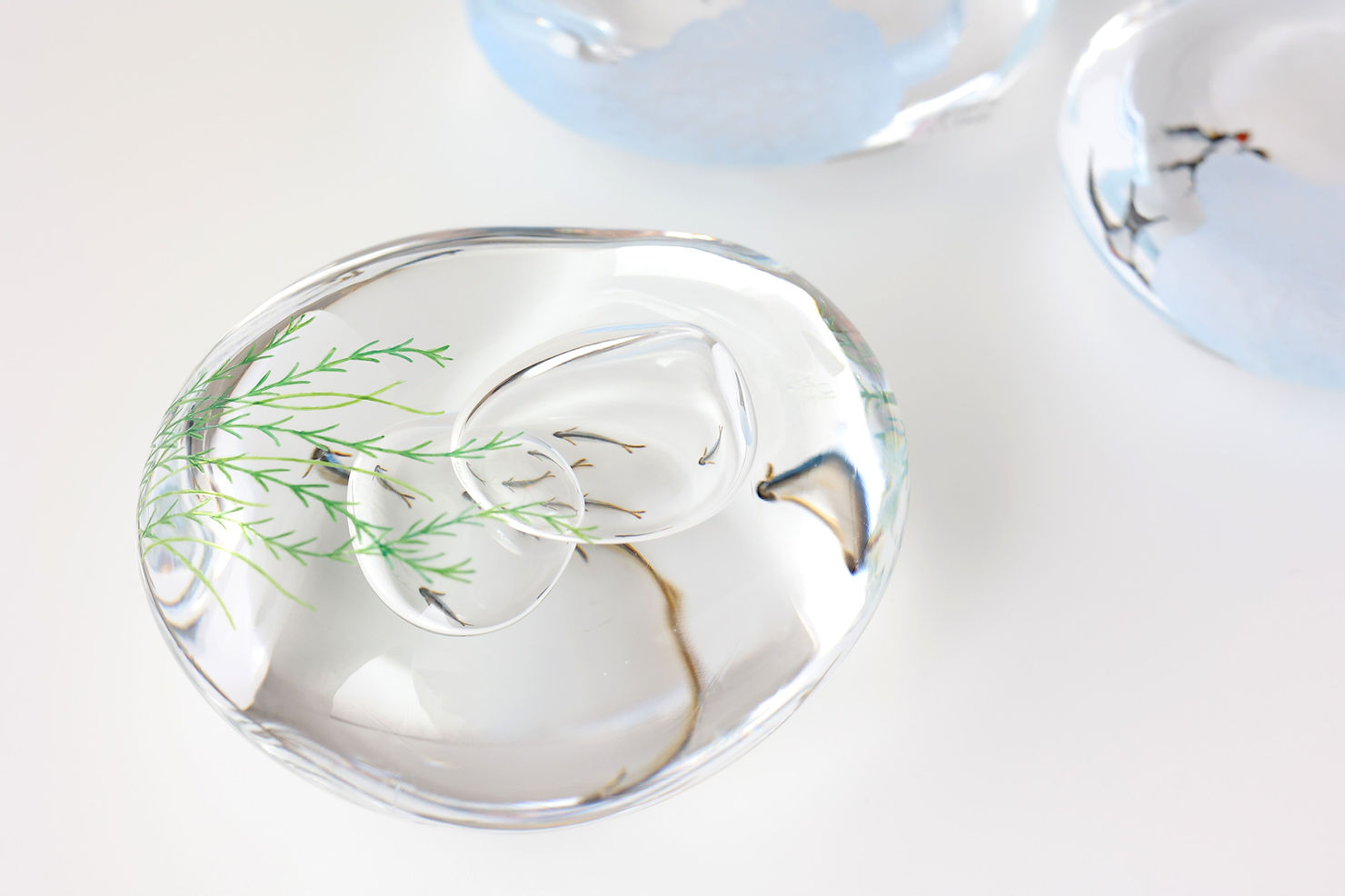 久保裕子×津坂陽介 -日の出ガラス工芸社- 展 】より、水玉-鮎