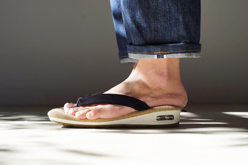 雪駄×スニーカー「unda-雲駄-」｜goyemon