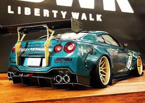 店頭展示中モデル「アオシマ1/24 liberty walk NISSAN GT-R R35」完成