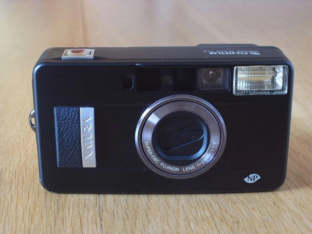 Fujifilm Natura Black F1.9 | Camerapedia | Fandom
