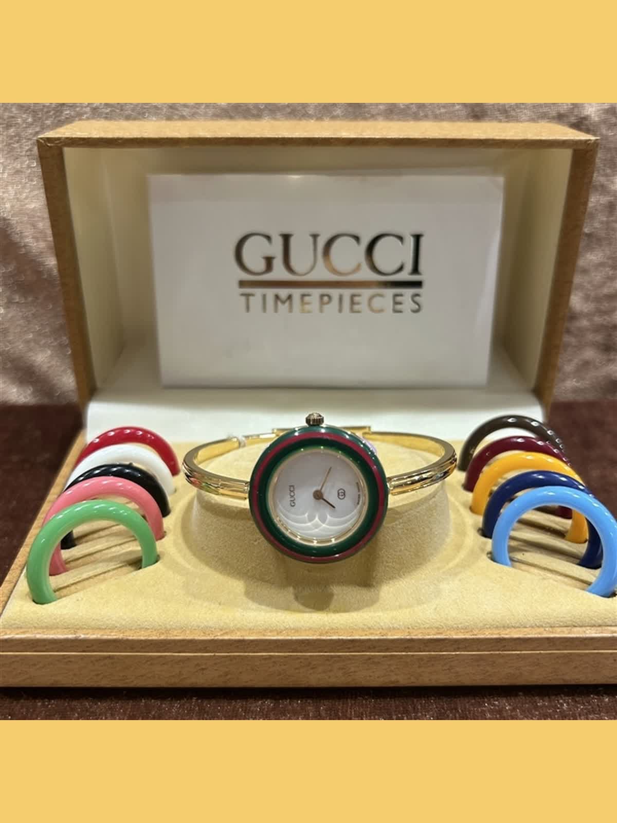 VINTAGE GUCCI】コーデに合わせて文字盤の縁を変える事ができるVINTAGE