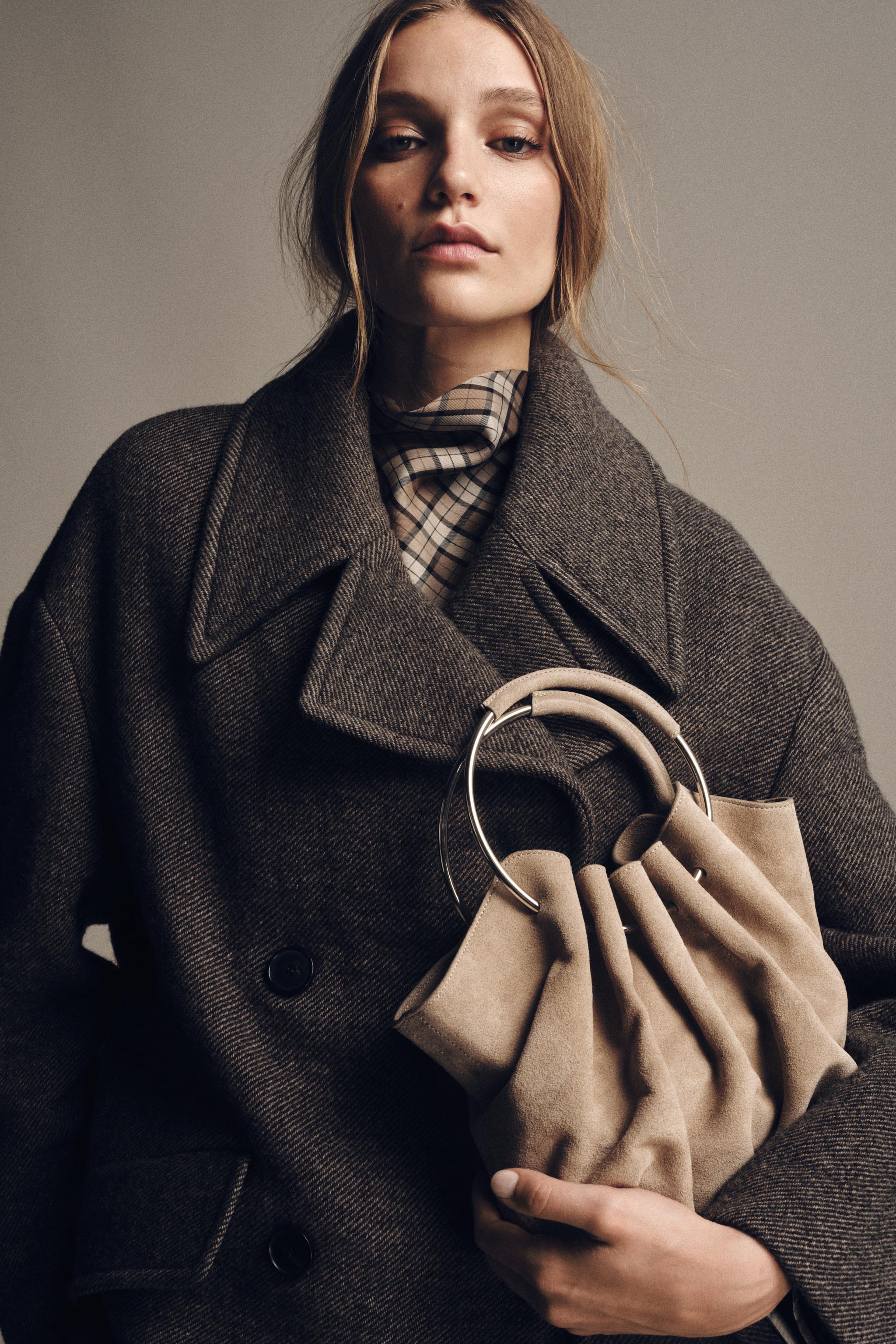 RIGID HANDLE SPLIT LEATHER BUCKET BAG - SAND/BROWN | ZARA United