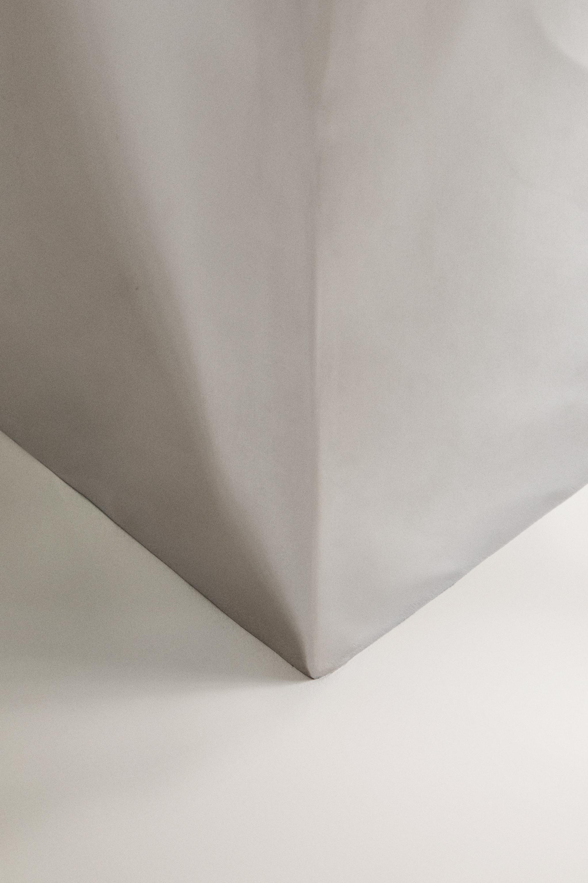 ステンレス スチール サイドテーブル - ワイン | ZARA Japan / 日本