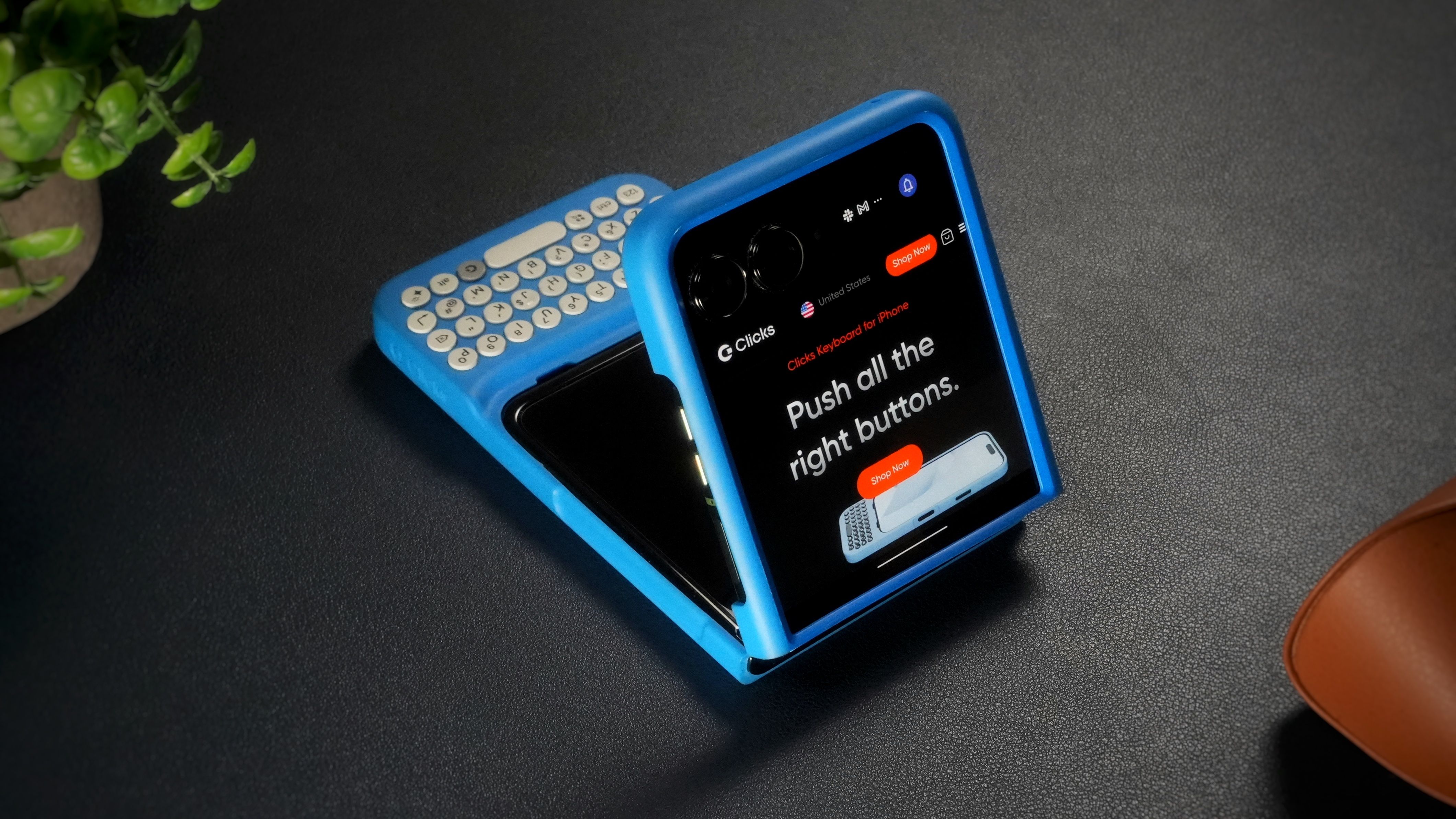 Grab a new Motorola Razr and get a Clicks Keyboard case for free