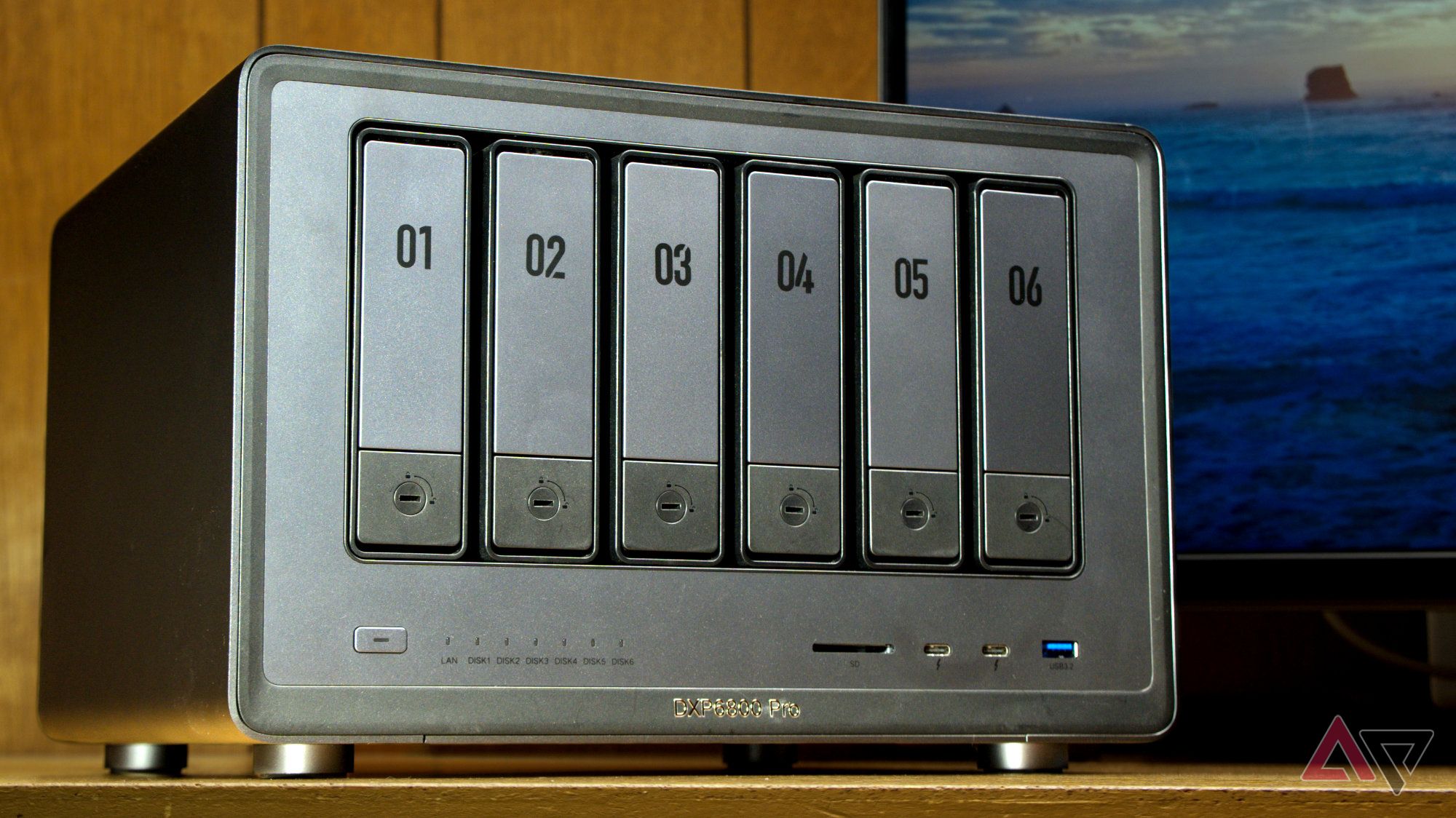 ugreen-dxp6800-pro-desk-shot-2