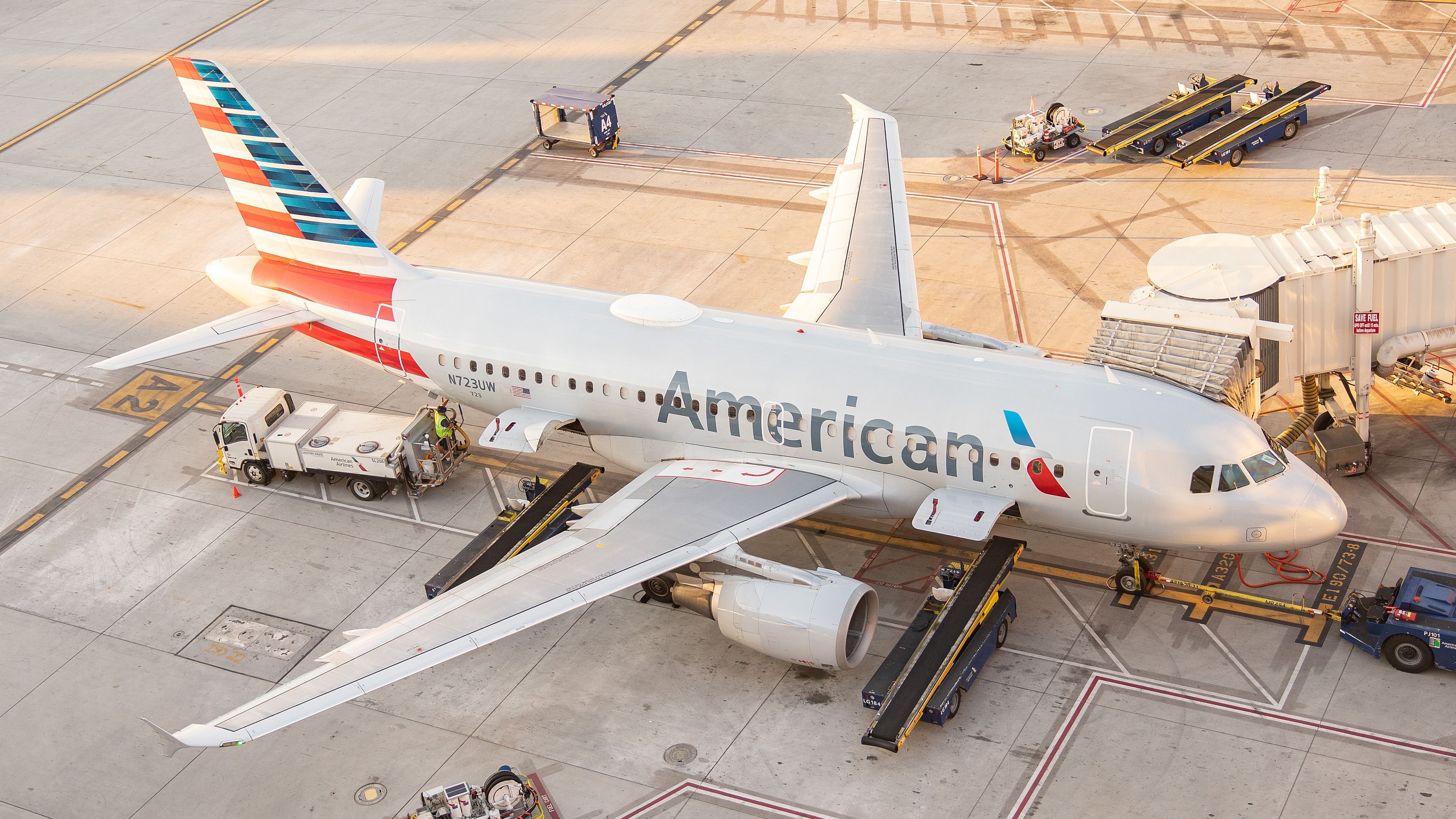 American Airlines Begins Cockpit Display Retrofits On Over 170