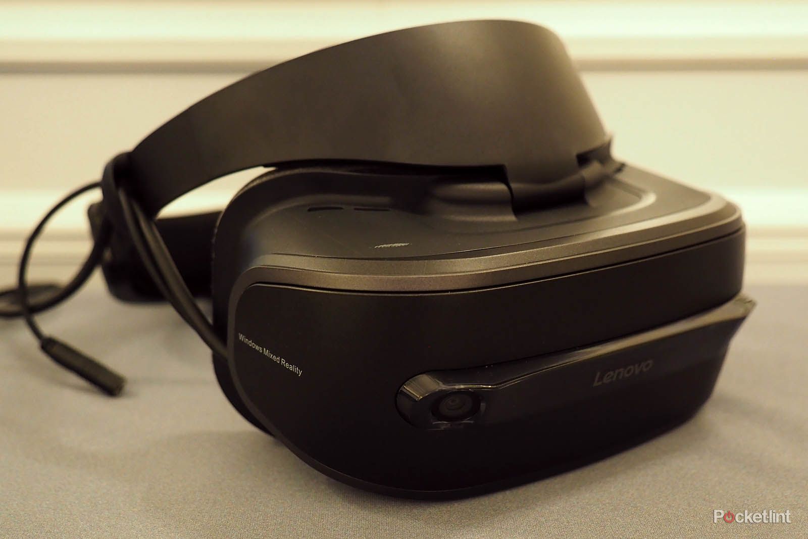 Lenovo Explorer preview: The best-fitting Windows Mixed Reality