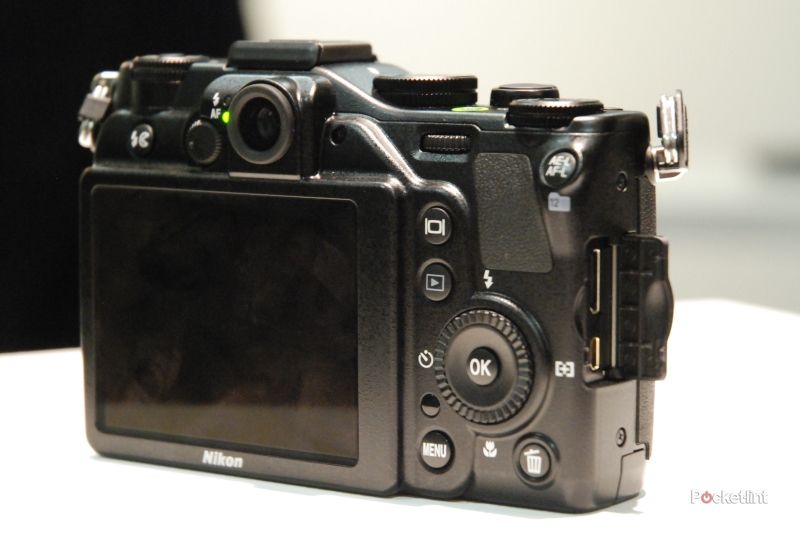 72072-cameras-review-nikon-