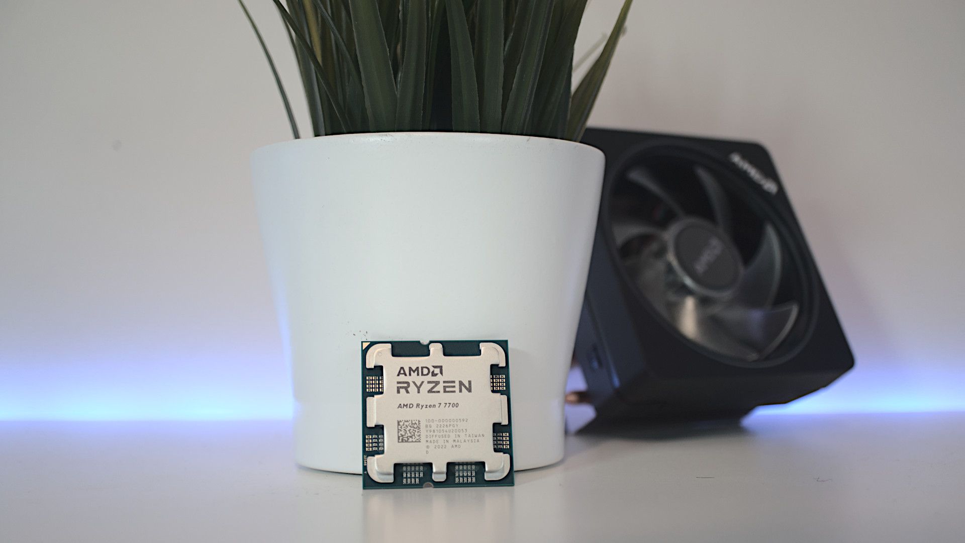 amd-ryzen-7-7700-hero.jpg?w=