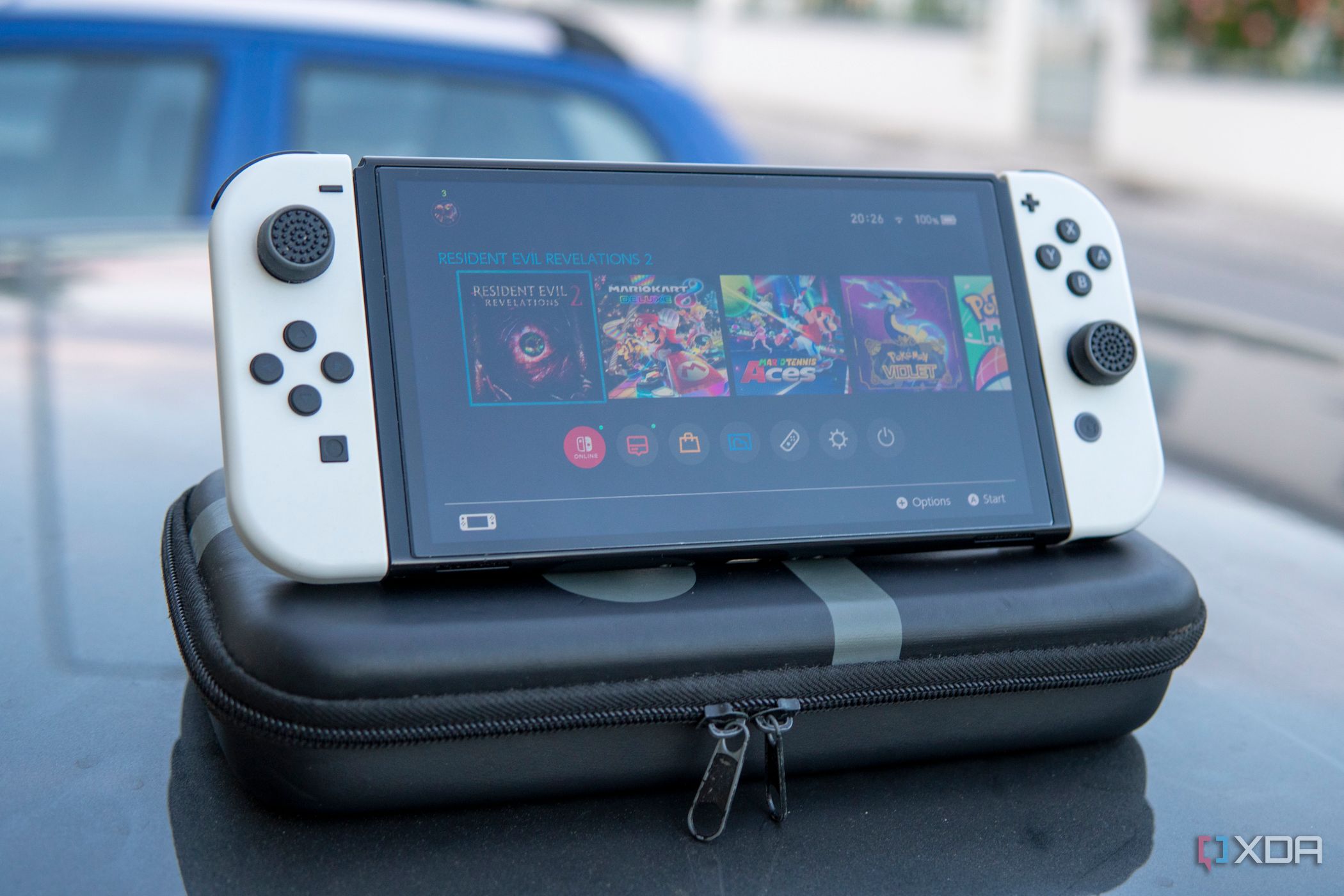 nintendo-switch-oled-with-case