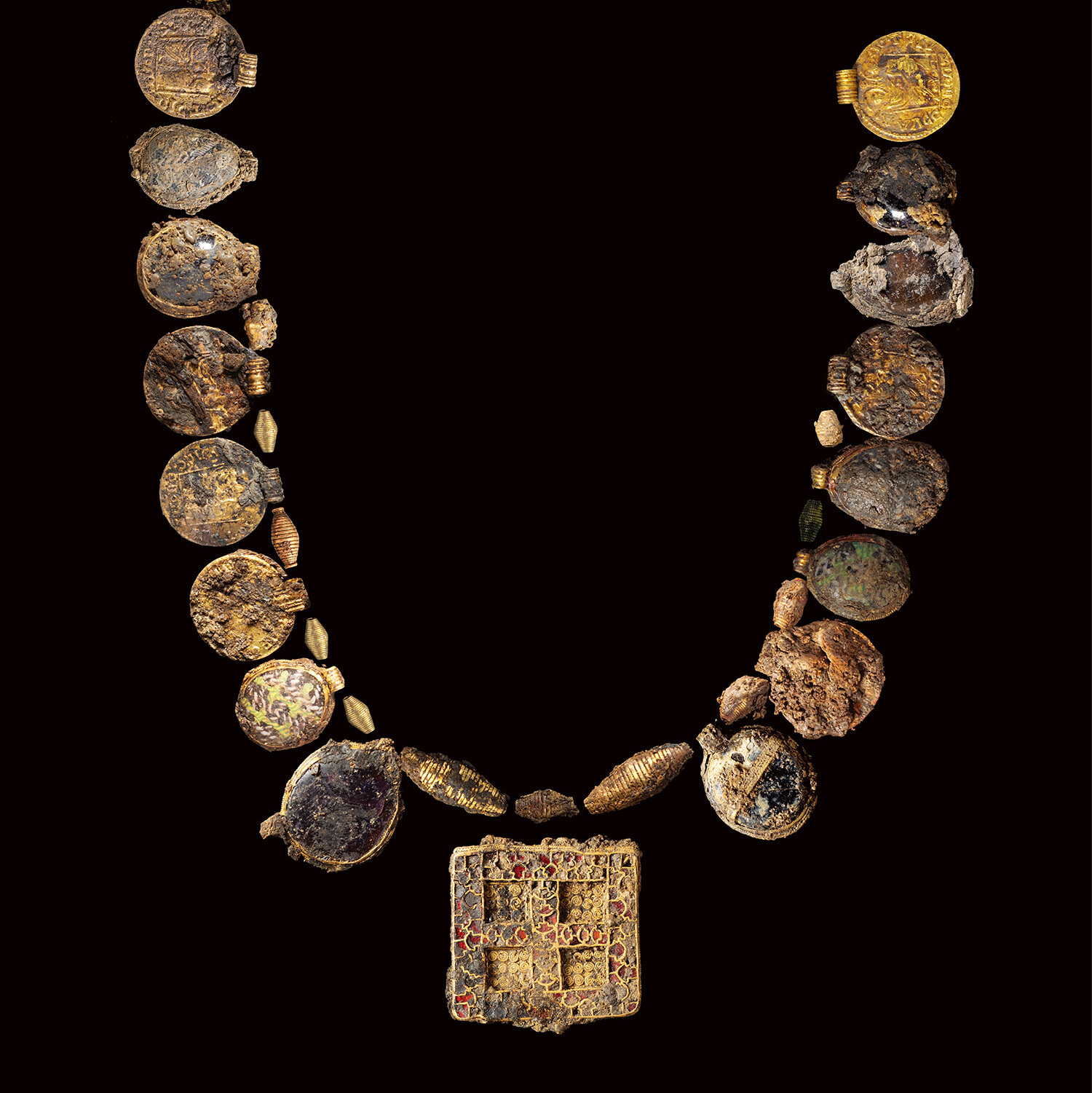 A 'Stunning' 1,300-Year-Old Gold Necklace Is Unearthed in England