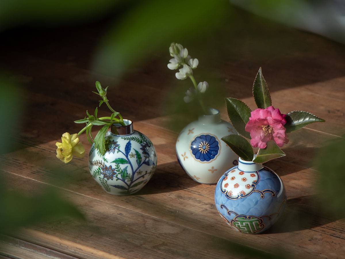 源右衛門窯 染付梅地紋 小花瓶 / げんえもんがま 染付梅地紋 小花瓶