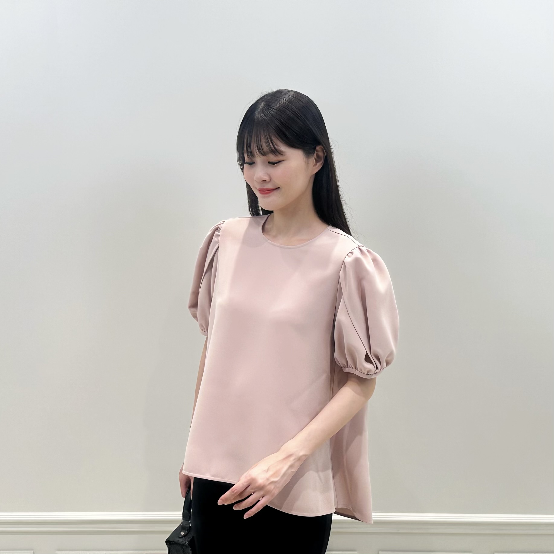 パフスリーブ×ピンクベージュで！サマーシーズンの装いをお洒落に