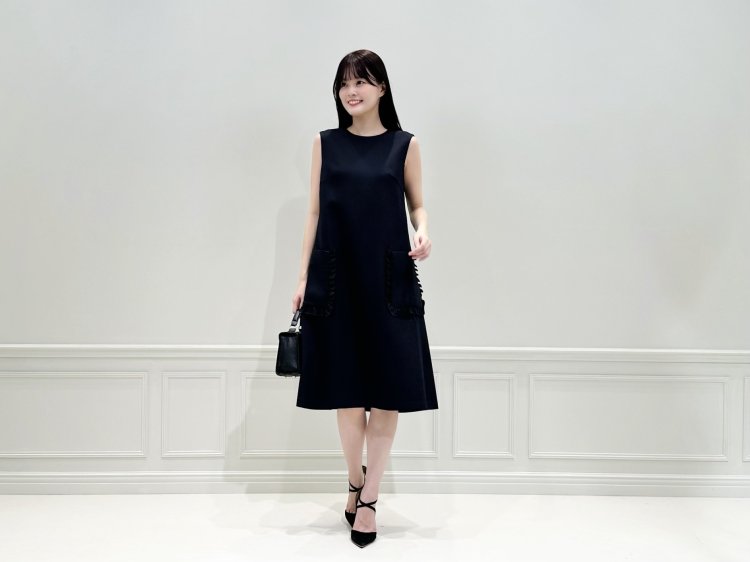 SPECIAL SALE】フリルが映える上質＜ダブルクロスフリルポケット