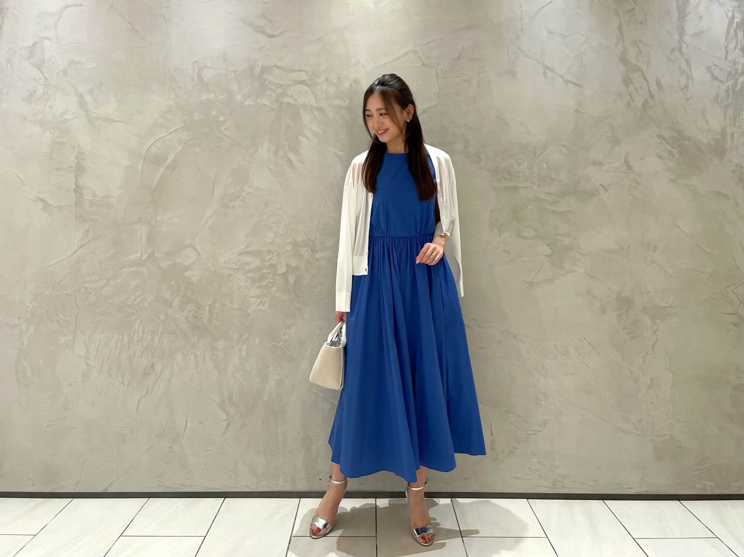 初夏を彩る華やかなブルーワンピース！ | m-i-d | M-PREMIER(エム